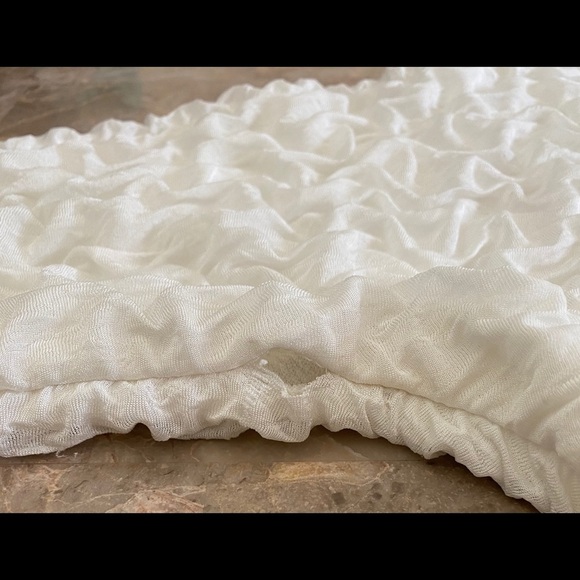 Forever 21 Satin White Crinkled Scoop Neck Top L/G - Picture 7 of 15